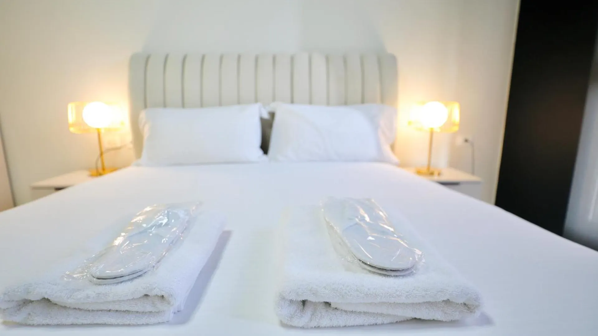 Miku Apartment-Chic 2 Bedroom Escape Tirana 0*,