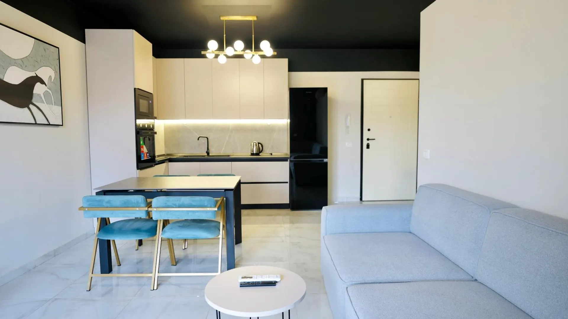 Miku Apartment-Chic 2 Bedroom Escape Tirana