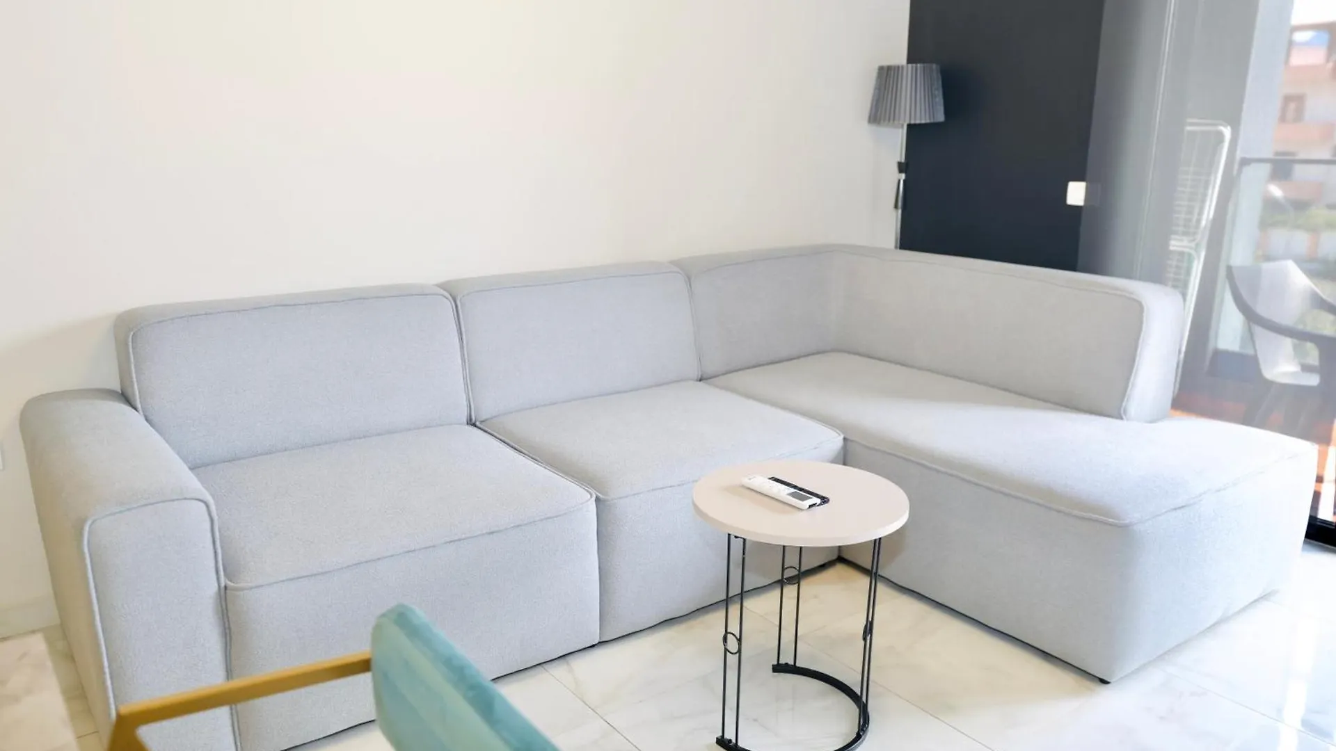 Miku Apartment-Chic 2 Bedroom Escape Tirana 0*,