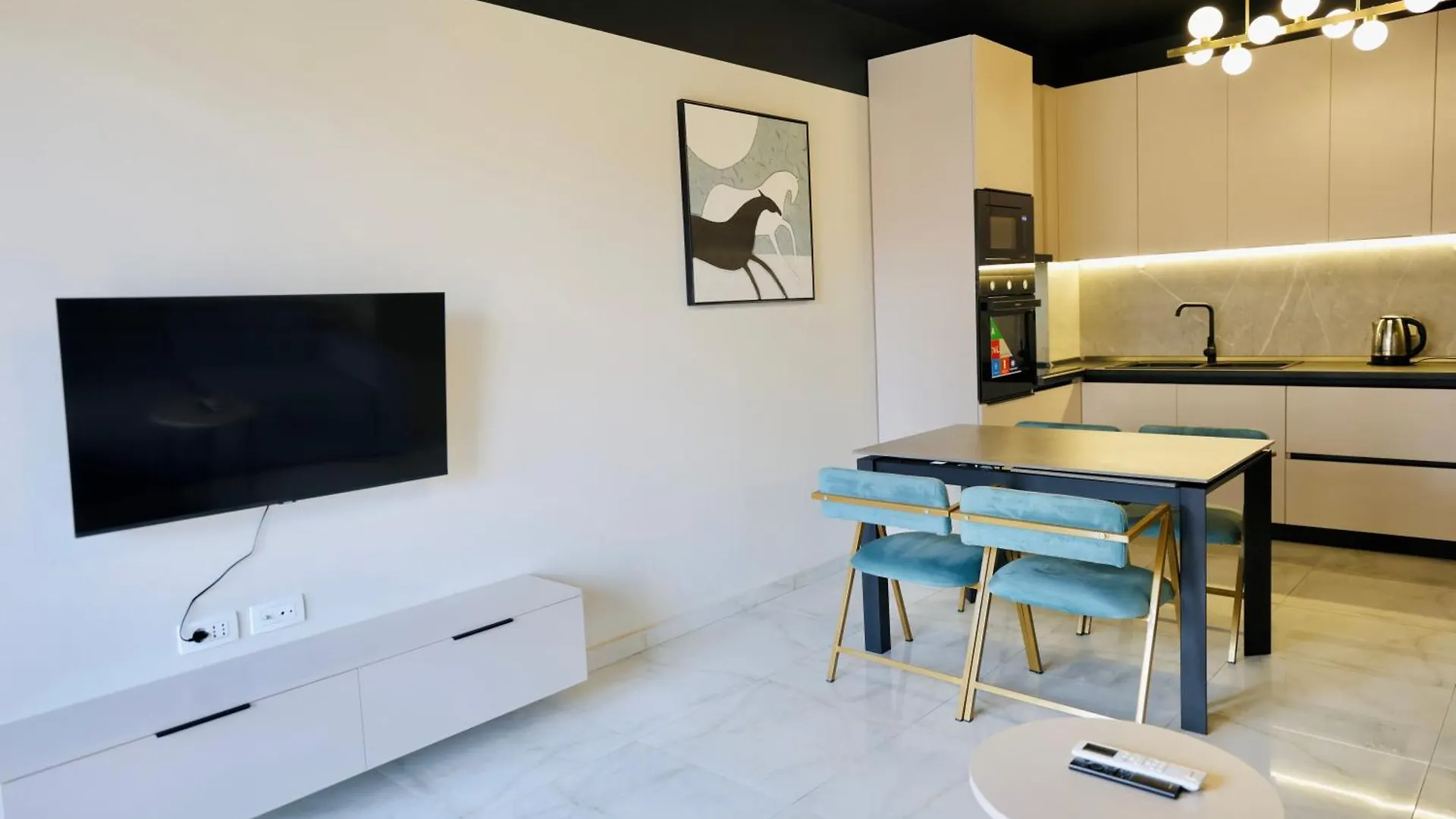 Miku Apartment-Chic 2 Bedroom Escape Tirana Apartment