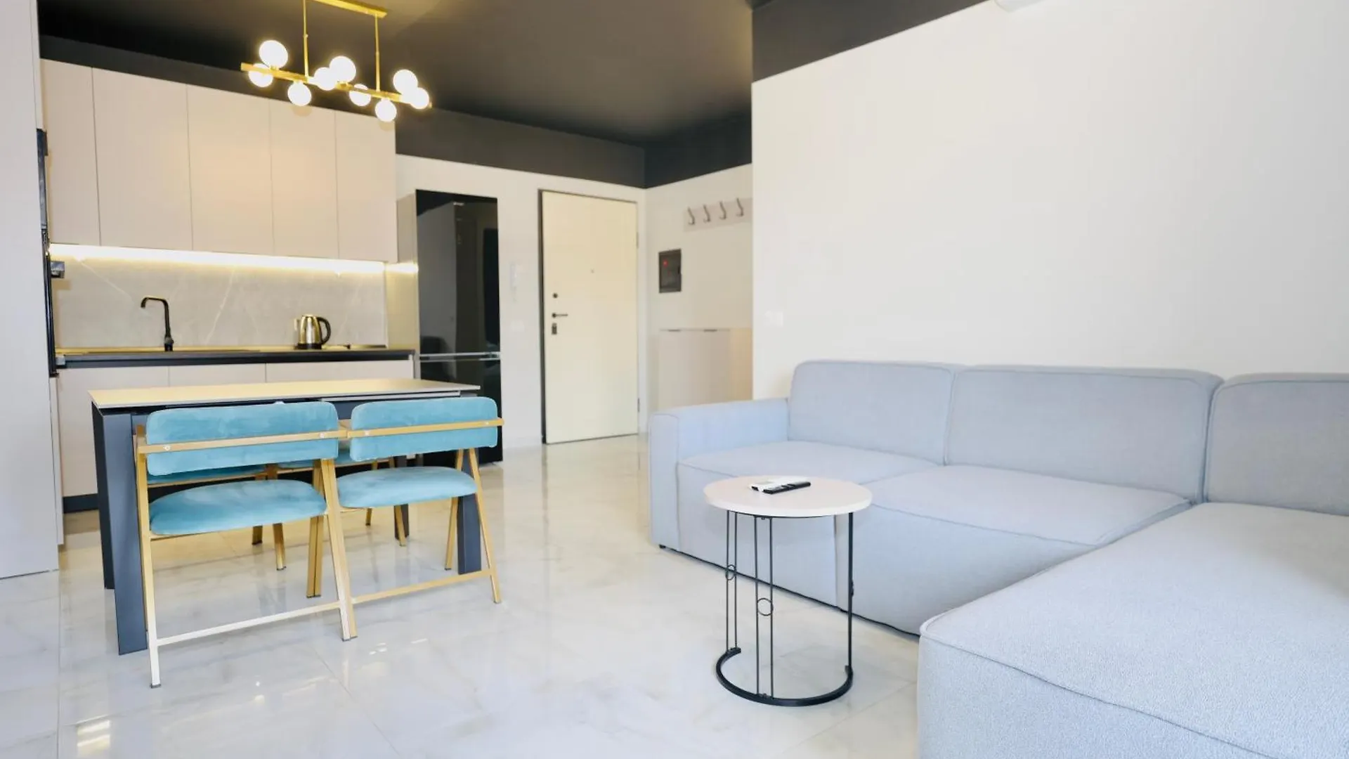Miku Apartment-Chic 2 Bedroom Escape Tirana